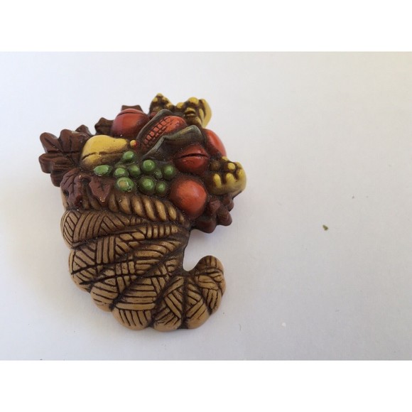 VINTAGE Hallmark THANKSGIVING Cornucopia Basket Lapel Pin - Picture 2 of 3